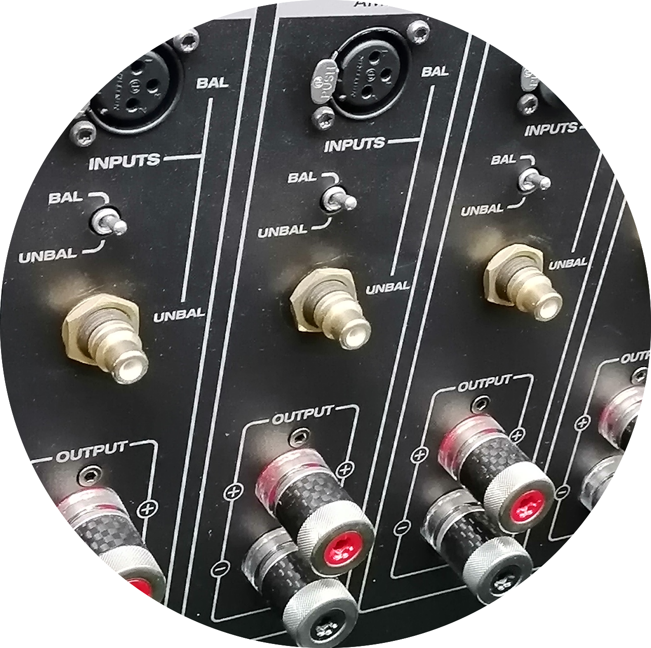 ホームシアターシステム用の4チャンネルhighPowerアンプ